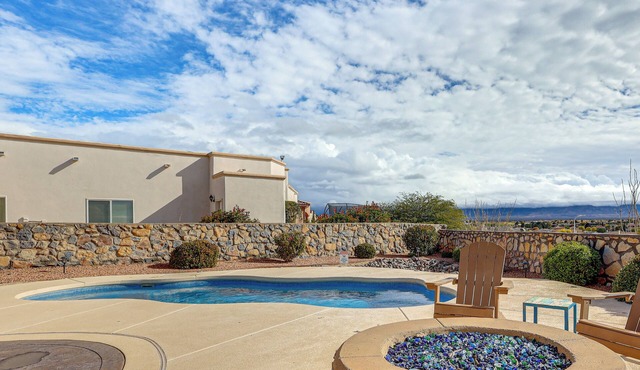 Las Cruces Home w/Mountain Views & Private Pool!