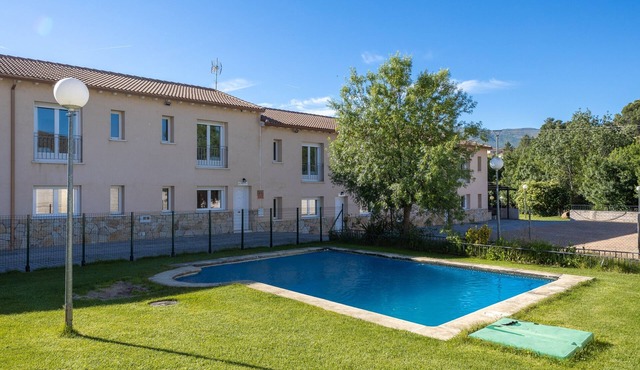 Las Gargantas de Gredos Holiday Complex with Pool and Mountain Views