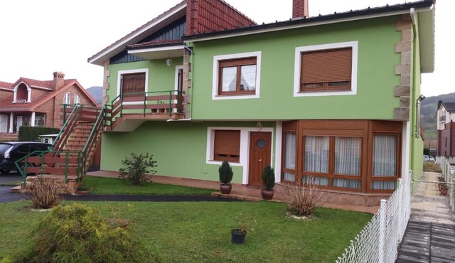 Las Higueras -casa con jardín-