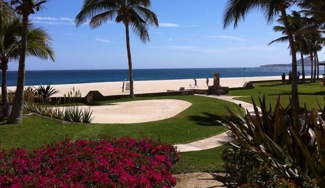Las Mananitas-2BR-1900 Sq Ft Grnd Floor 30 Steps to the Beach