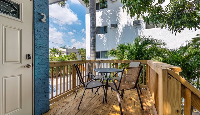 Las Olas 2 Bedroom Apt.: Walking to Beach, Dining and Nightlife!