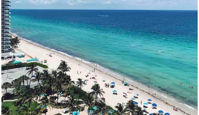 Las Olas Modern Masterpiece/walk to the beach