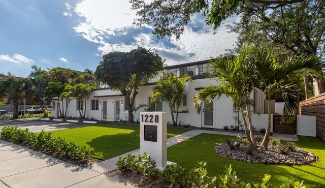 Las Olas Studio