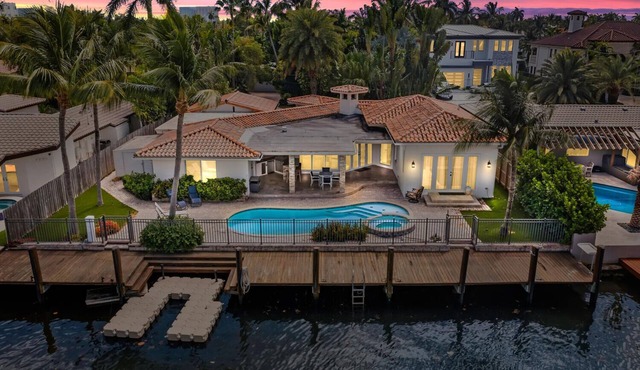 LAS OLAS ! WATERFRONT house with heated Pool