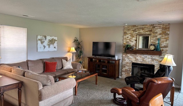 Las Palmas 3 Bd/2BA grnd lvl, great views, sleeps 7