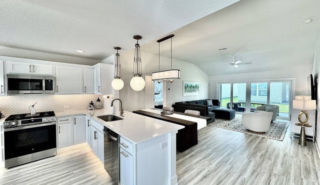 Las Palmas - New 3/2 w/Golf Cart in The Village of Waters Edge