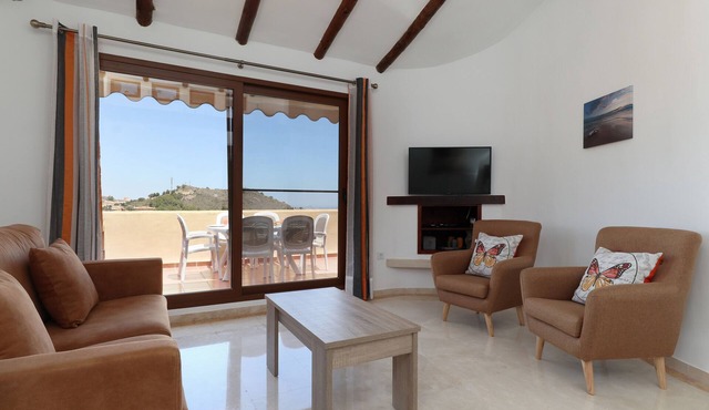 Las Palmeras - 3 Bed, 3 Bath, fiber optic internet, rooftop solarium, spacious