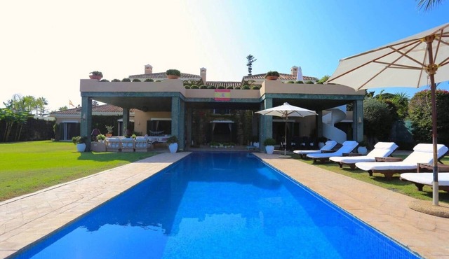 Las Ranas CASASOLA BEACH VILLA 15PAX