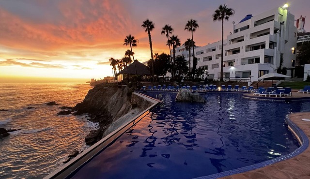 Las Rocas Resort And Spa