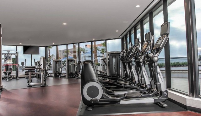 Las Vegas Convention Center adjacent with great view 2bdrm lockout with WiFi