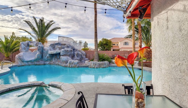 Las Vegas Oasis 13 Mi to the Strip!