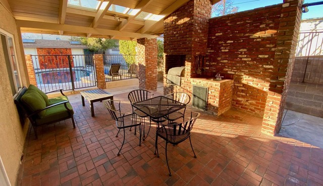 Las Vegas Pool House! Ranch Home With Salt Pool and High Speed Internet Close Drive to Strip.