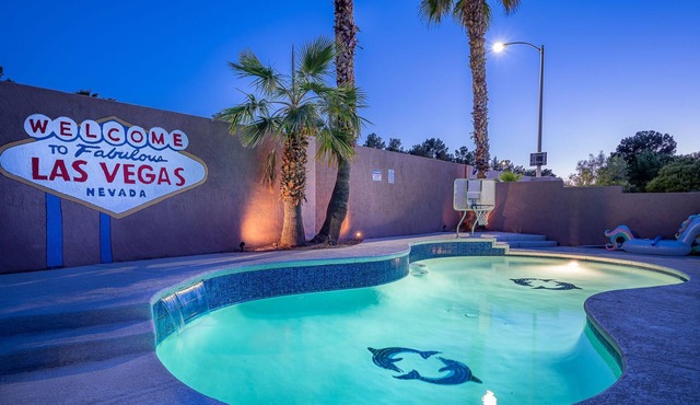“Las Vegas Retreat: Heated Pool, EV Charger, Minutes from Airport & Strip!”