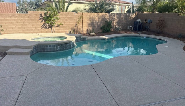 Las Vegas Spacious 4-bedroom mini mansion with AC, WiFi and much more