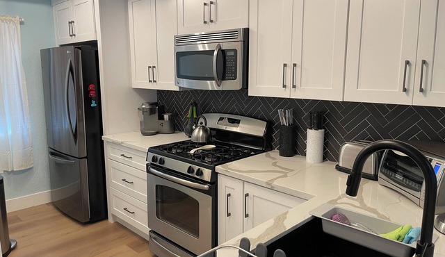 Las Vegas Strip - Cozy 2-bedroom, 2 - bathroom condo with WiFi, AC, Pool & Gym