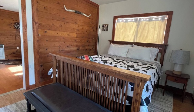 Lasater Ranch Bunkhouse- close to town & wineries!