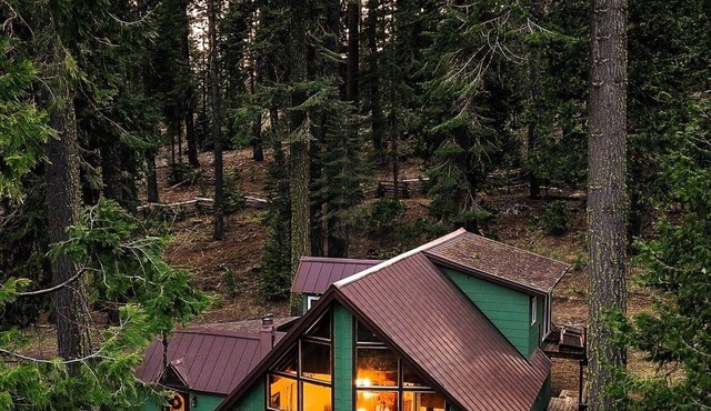 Lassen Mtn Lodge · Spacious, Private & EV Charger