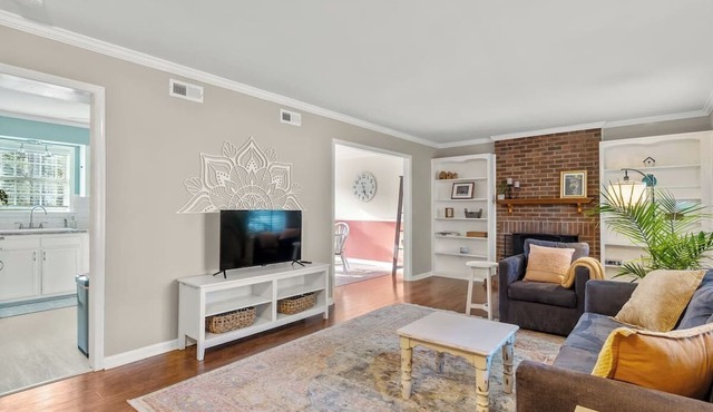 Lassiter St · Be Comfy in Bull City