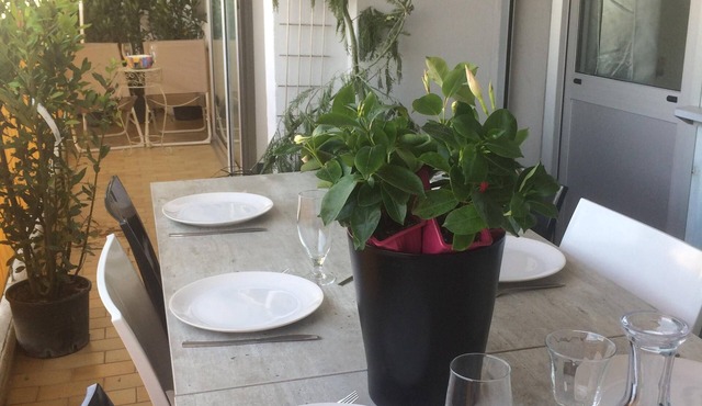 LAST FLOOR TERRACE 200m FROM THE PROMENADE DES ANGLAIS AND 500m FROM THE BEACH