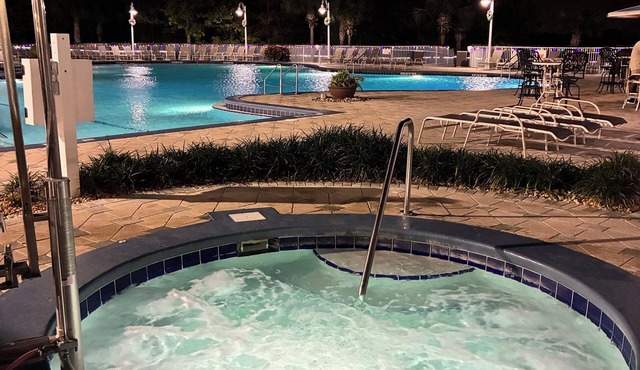 LAST MIN DEAL APR 19-23 2.5 BDRS 2 BTH NEAR DISNEY LAKEVIEW HOT TUB POOL PARKING