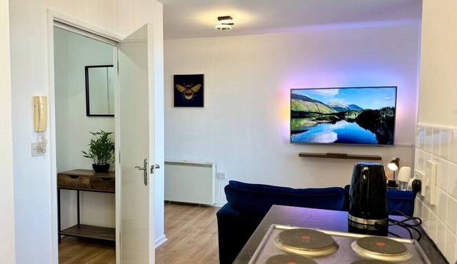 Last Min! Private Smart Tv Kitchen Parking KingBed