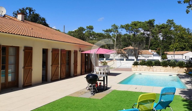 Last Minute: Cozy House with Heated Pool Near Sea, Sleeps 8, Jard-sur-Mer