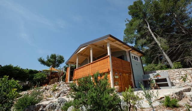 Last Minute Deal 20% Off/Unique sea-view chalet