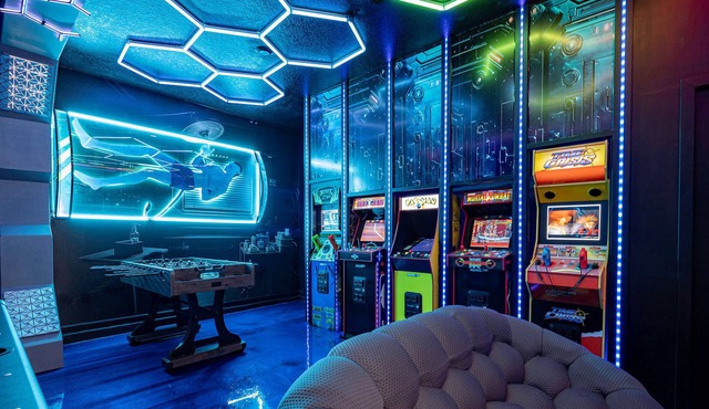 Last Minute Disney! Private Pool, Hot Tub, Game Room & Themed Bedrooms. Book Now! #SR635