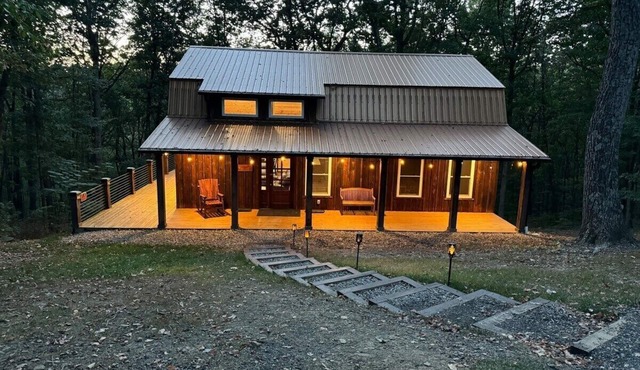 Last Minute & Early Bird Discounts! Beautiful Cabin on 20 Acres in Hocking Hills
