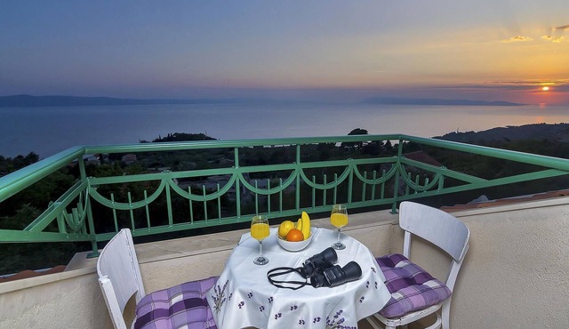 Last minute for June - romantic villa with pool and BBQ, 6 min from the sea