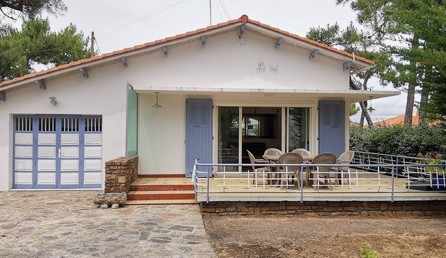 Last Minute! Cozy Beach House for 6 with Wi-Fi, 150m to Beach, La Tranche-sur-Mer