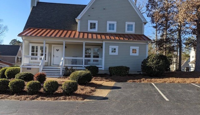 Last Minute Getaway! 1BR King Cottage at Spinnaker King's Creek Resort