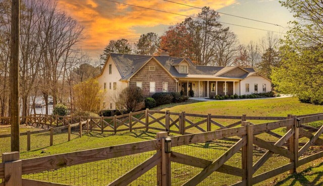 Last Minute Holiday Availability | Farm, Lake, Game Room, Gym & Sauna