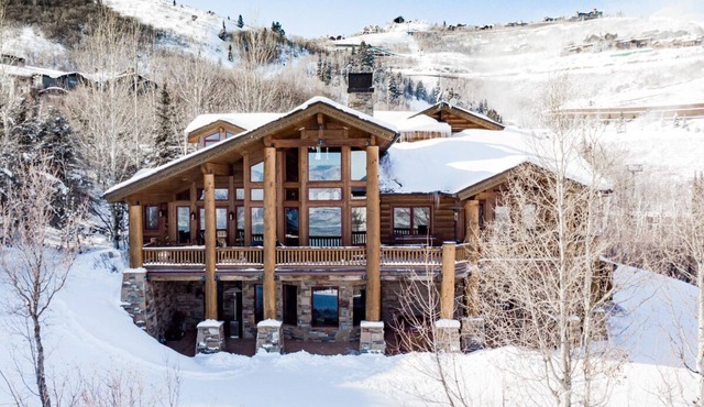 Last Minute Savings! Home with Theater and Hot Tub on Private Ski Run!