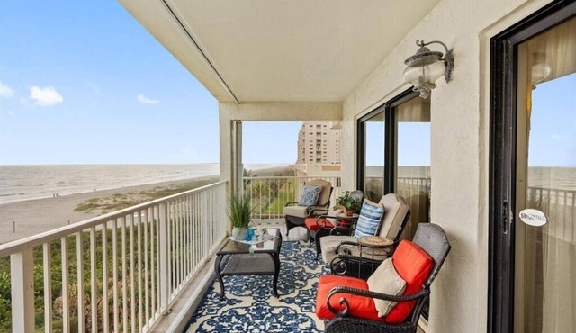 Last minute special April & May 25% off , luxury 3 bed 2 bath direct ocean front