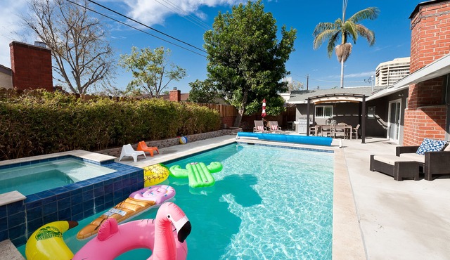 LAST MINUTE SPECIAL! WALK TO DISNEY & CONVENTION CENTER! Private heatedpool