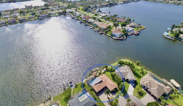 LAST MINUTE Villa White Pelican-in great location on 8 lakes, heat. pool, kayaks