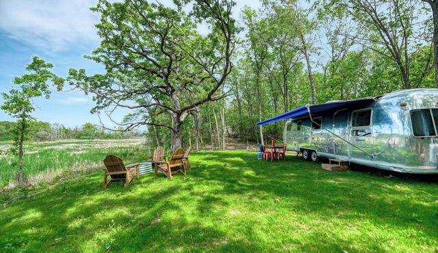 Last Resort - Vintage 1977 Airstream