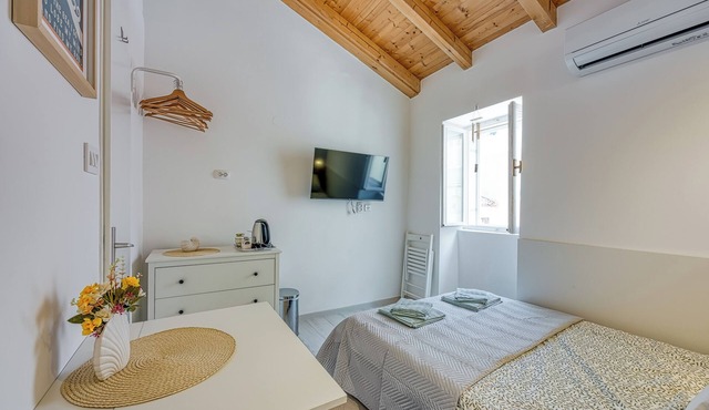 Lasta 25 Lošinj Town Twin Room, Mali Lošinj, Croatia