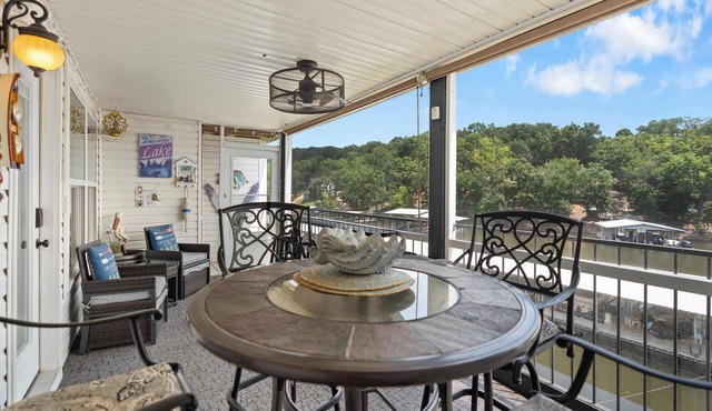 LaTiBe Retreat – Lakefront Condo for 4 w/Balcony & Pool Access