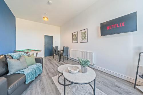 Latimer Flat 3 - Spacious 2-Bed Apt - Sleeps 6