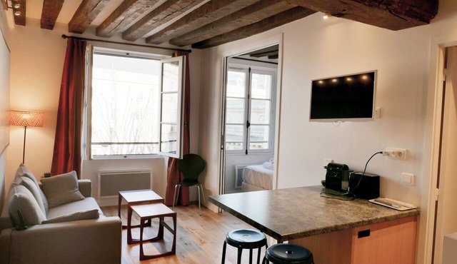 LATIN QUARTER, BEAMS, 2 BR, 30–60 days ahead? Ask for a private offer. C3-VAs