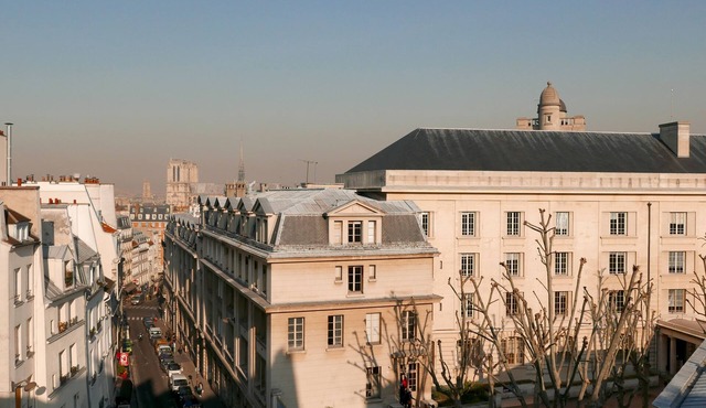 LATIN QUARTER, PARIS VIEW, 30–60 days ahead? Ask for a private offer. C5-VAs