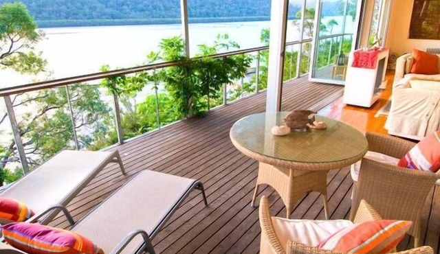LATITUDE 33 . arrive by boat . HAWKESBURY RIVER . Private Waterfront W Jetty