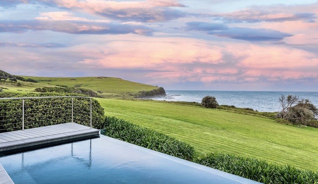 LATITUDE 34.GERROA'S FAVOURITE LUXURY BEACH HOUSE!