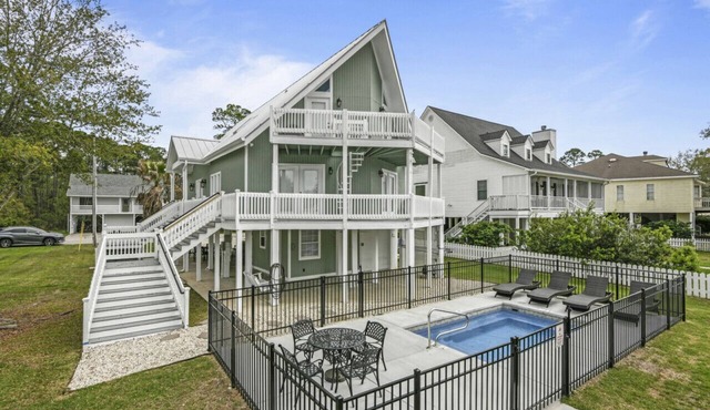 Latitude Adjustment|Waterfront|Pool|Sleeps 10|Your Ultimate Waterfront Retreat!