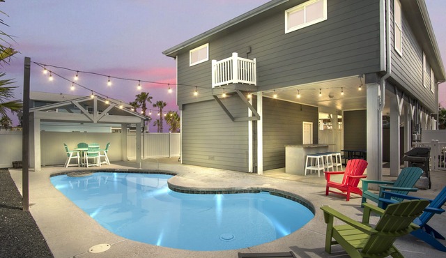 Latitude Adjustment | Poolside Paradise