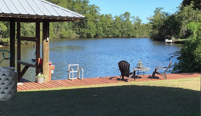 Latitude Adjustment Waterfront Getaway. *New Flooring*