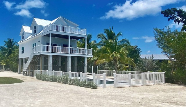 Latitudes - Ocean front with salt water pool.