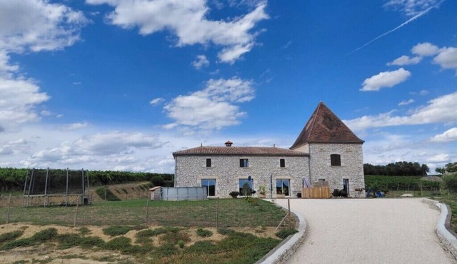 LAUBIE — Splendid Views and Absolute Tranquillity Among the Vineyards